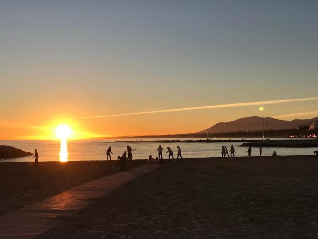 Marbella Beachfront Apartment Bagian luar foto
