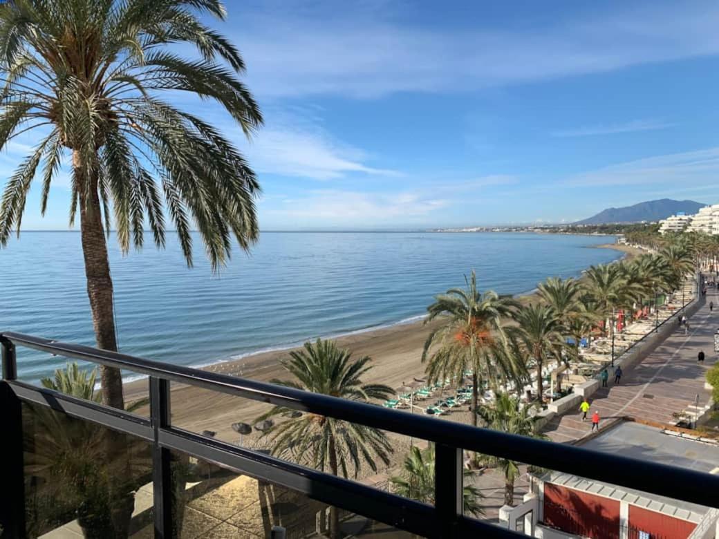 Marbella Beachfront Apartment Bagian luar foto