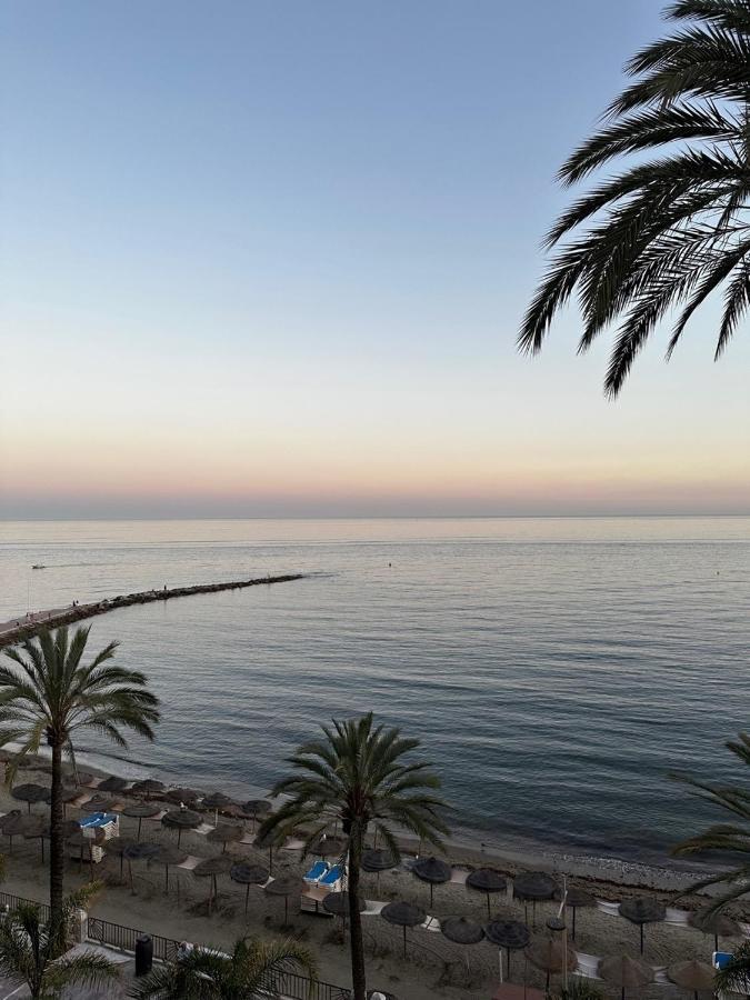 Marbella Beachfront Apartment Bagian luar foto