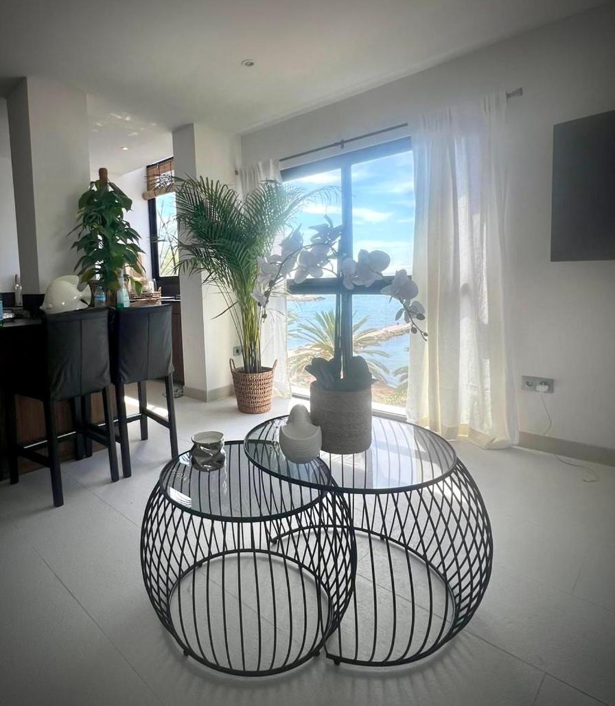 Marbella Beachfront Apartment Bagian luar foto