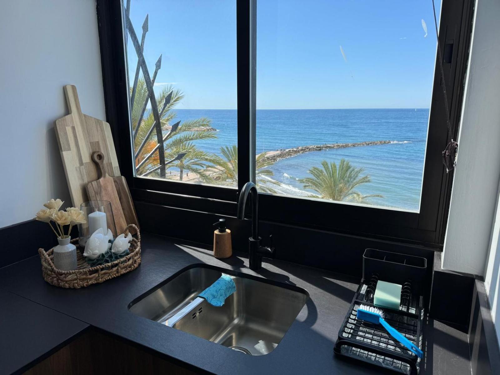 Marbella Beachfront Apartment Bagian luar foto
