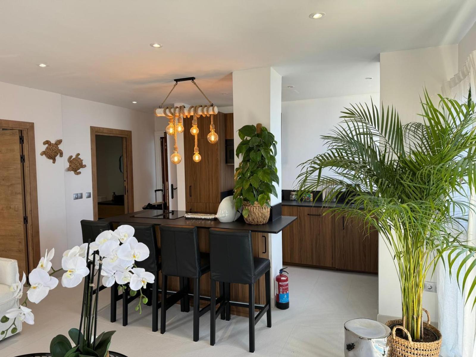 Marbella Beachfront Apartment Bagian luar foto