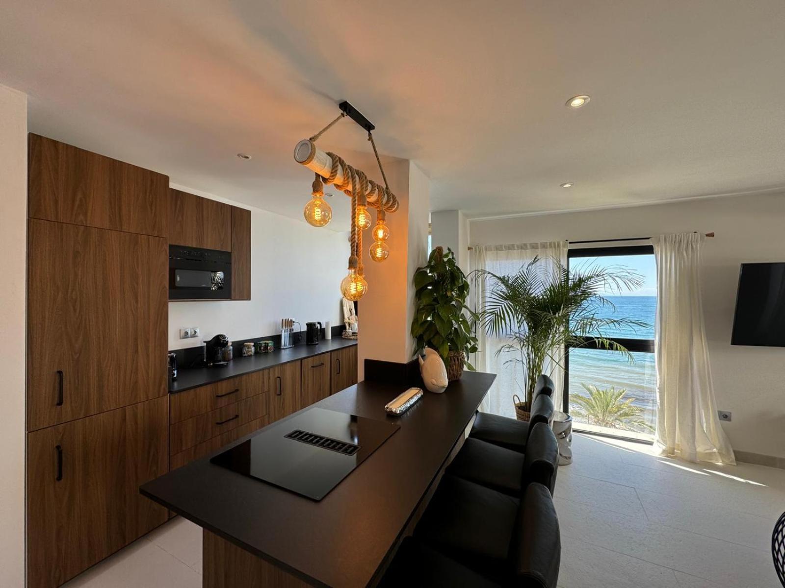 Marbella Beachfront Apartment Bagian luar foto